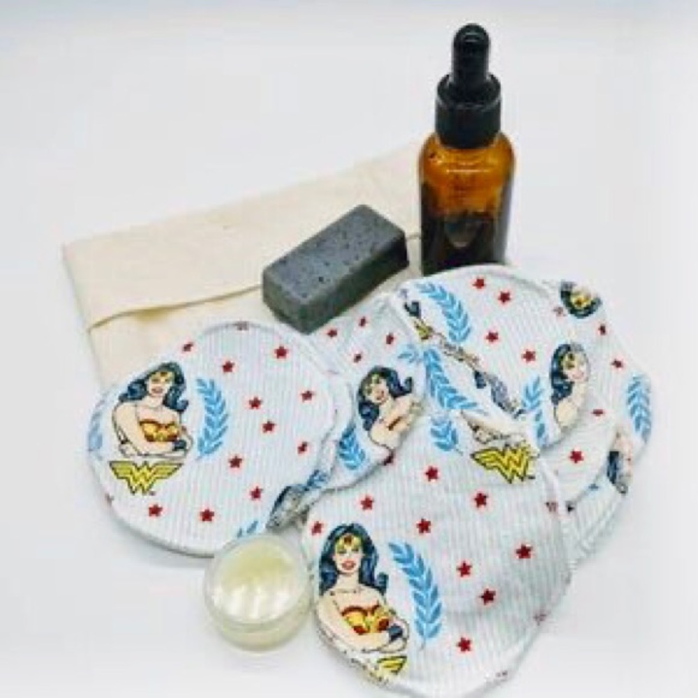 NWT Wonder Woman Reusable Organic Cotton Rounds